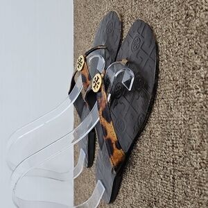 Tory Burch Thora Thong Sandals Leopard Patent Leather Gold Logo Sz 8 Womens